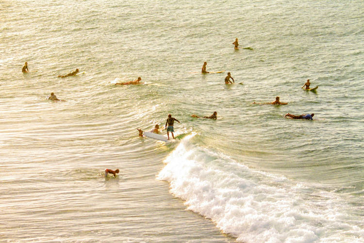 Surfers: a community of individuals empowered by the waves and the ocean | Photo: Shutterstock