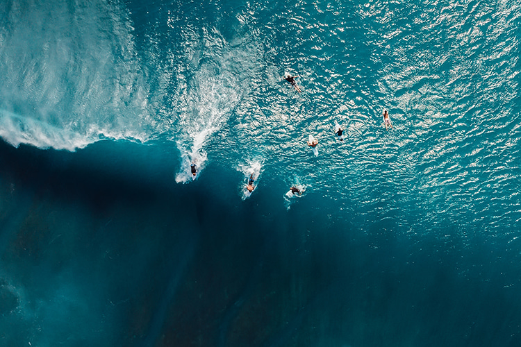 Channels and rips: fast-moving currents that drain water out and assist surfers in reaching the lineup | Photo: Shutterstock