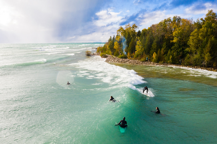 The Great Lakes: a cold freshwater surfing paradise | Photo: Shutterstock
