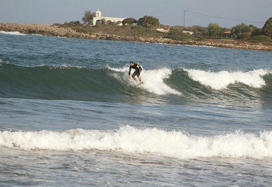 Surfing in Greece: 400 stoked guys in the country | Photo: surfingreece.piczo.com