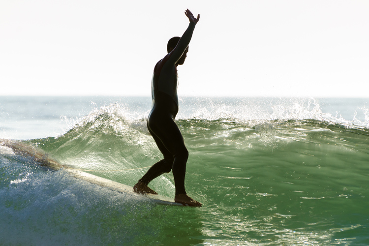 Surfing: a holistic form of therapy | Photo: Shutterstock