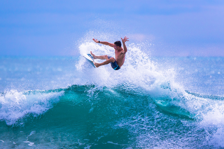 Surfing: a display of vanity or an artistic expression | Photo: Shutterstock