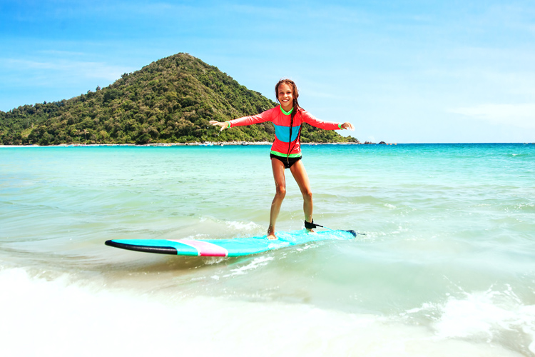 Surfing: small waves will improve your paddle, take-off and stance | Photo: Shutterstock