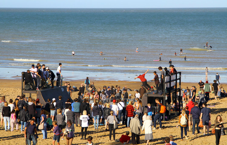 Joss Bay: surf and skate activities all year round | Photo: Funk Dooby/Creative Commons