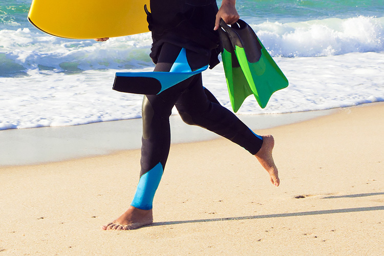 Bodyboarding fins: protect your feet from rubbing | Photo: Shutterstock