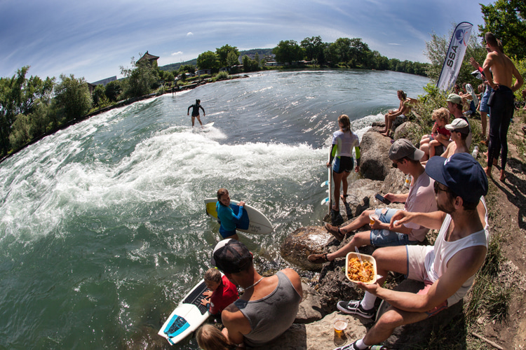 River surfing: Switzerland has spectacular rideable standing waves | Photo: SSA