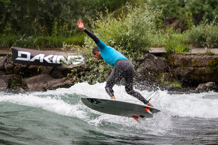 Switzerland: the Reuss River is one of the best surf spots in the country | Photo: SSA