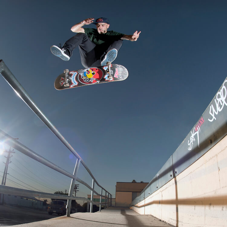 Switch heelflip: a regular heelflip performed in your switch stance position | Photo: Red Bull