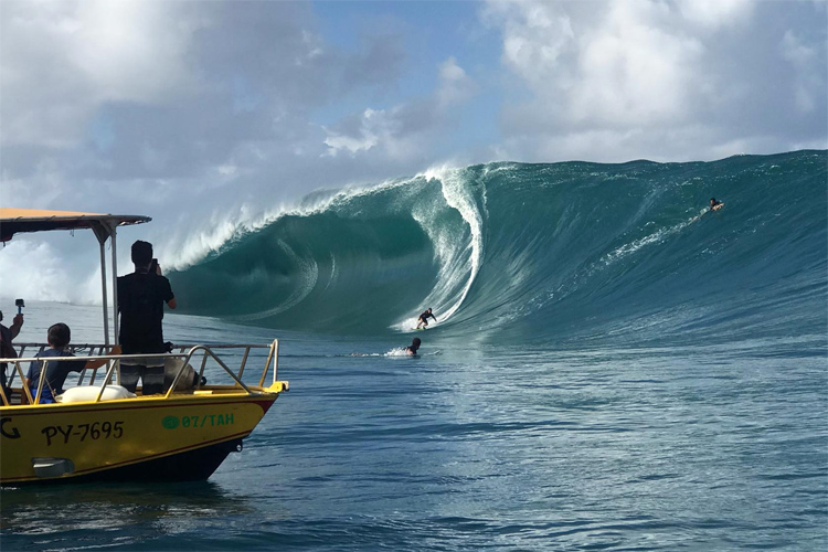 2019 Tahiti Pro Trials: perfect blue barrels | Photo: Polynésie la 1ère