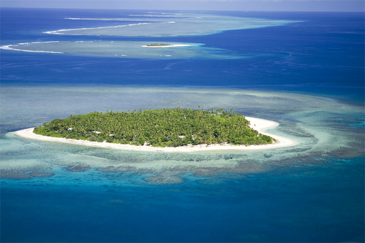 Tavarua: a 29-acre heart-shaped island located five miles off the western shore of Viti Levu, in Fiji | Photo: Creative Commons