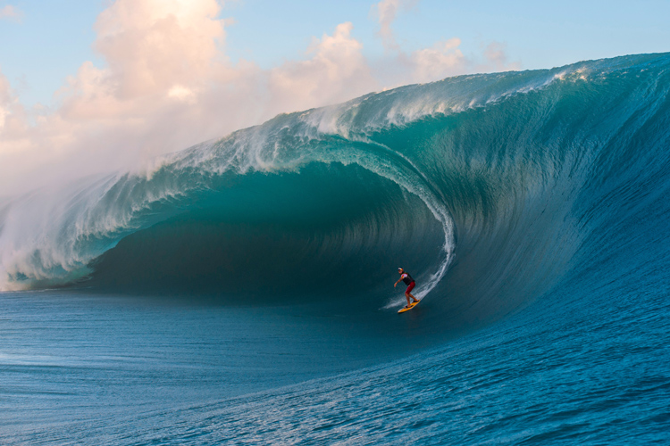 Teahupoo: Tahiti's infamous heavy wave | Photo: Red Bull