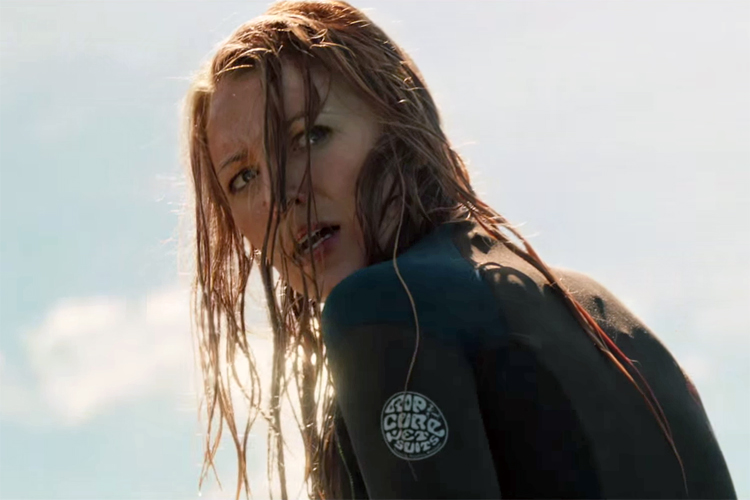 The Shallows: Blake Lively is in trouble