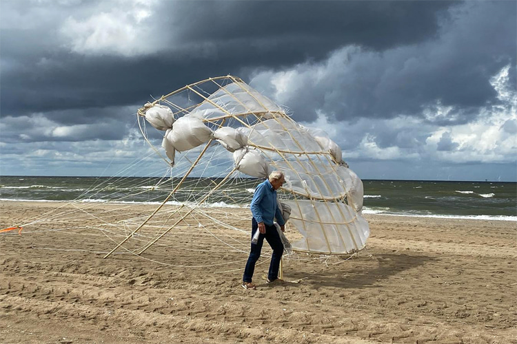 Theo Jansen: testing his ingenious self-propelling creations in the Netherlands | Photo: Jansen Archive
