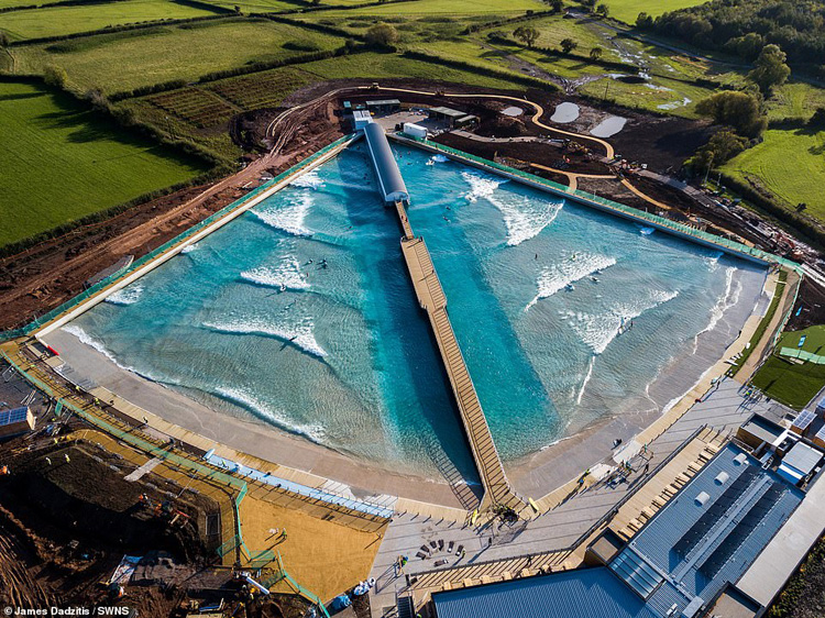 The Wave: Bristol: the lake is filled with 26 million liters of water | Photo: Wavegarden
