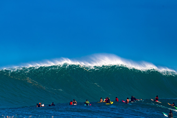 Surfing: climate change and crowded lineups are some of the biggest challenges and threats to the sport | Photo: Red Bull