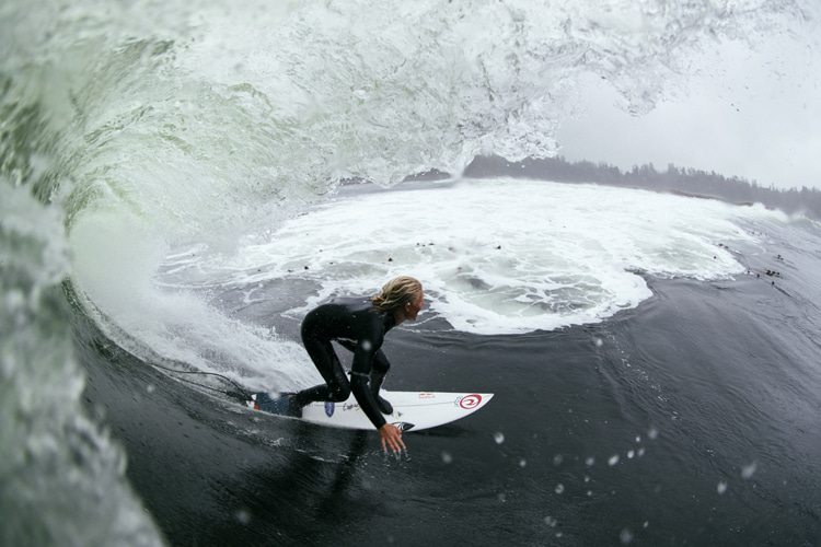 Tofino: the best waves arrive during winter | Photo: Red Bull