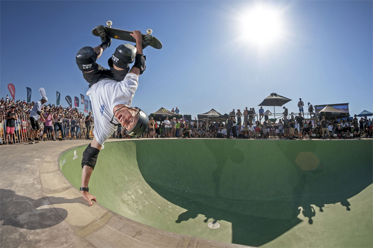 Tony Hawk: the first skateboarder to land a 900 | Photo: TonyHawk.com