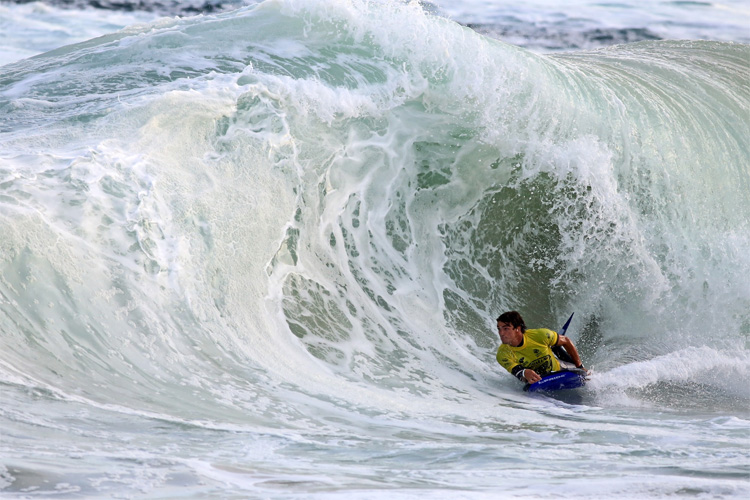 Tristan Roberts: riding Itacoatiara's whitewater barrel | Photo: D'Andrea/APB