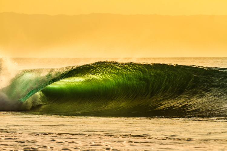 Surfing: the alternative Hawaiian wave scales always underestimates the waves we've ridden | Photo: Shutterstock