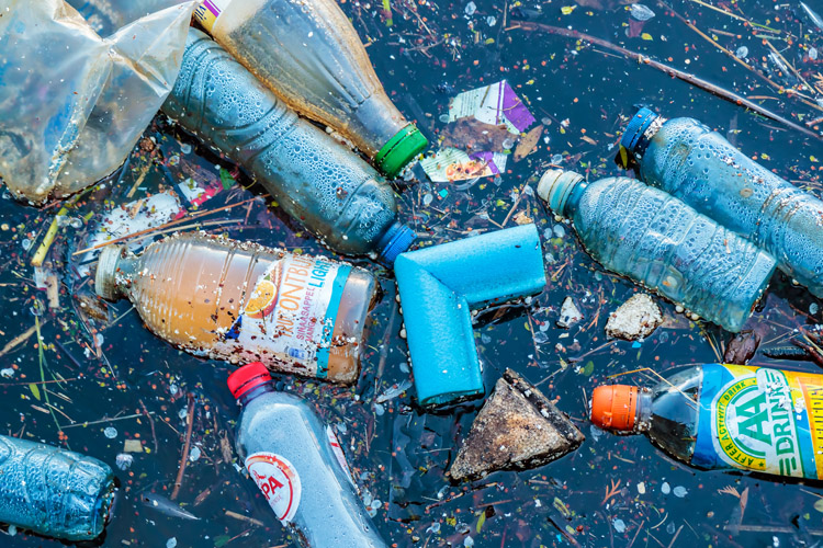 Plastics: seven types, seven recycling codes, and many uses | Photo: Shutterstock