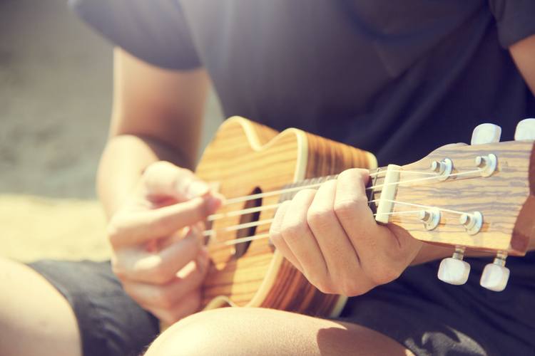 Ukulele: the Hawaiian musical instruments has its roots in the north of Portugal | Photo: Apichodilok/Creative Commons