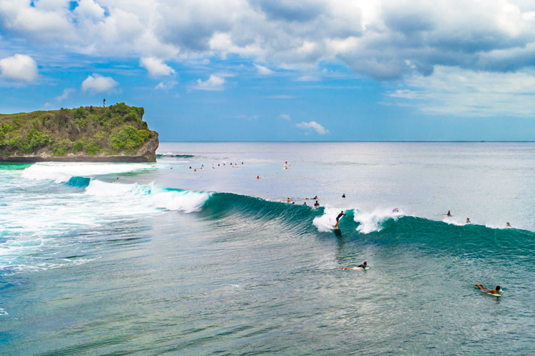 Uluwatu, Bali: a goofy footer's surfing paradise | Photo: Shutterstock
