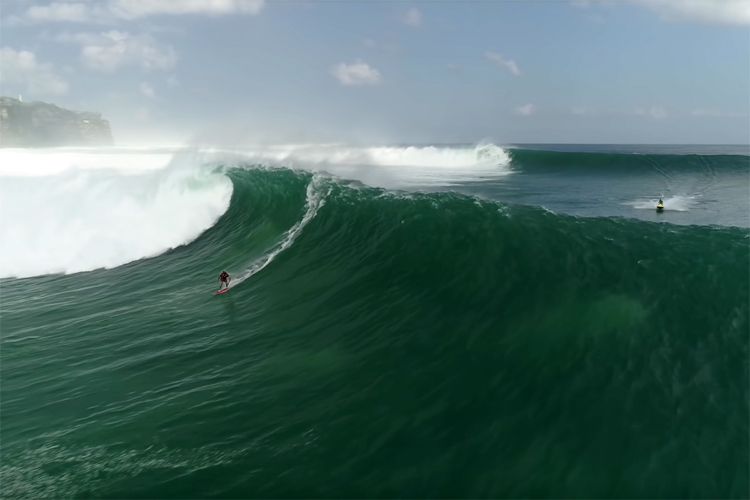 Eloy Lorenzo Junior: riding the waves of a mega swell that hit Uluwatu
