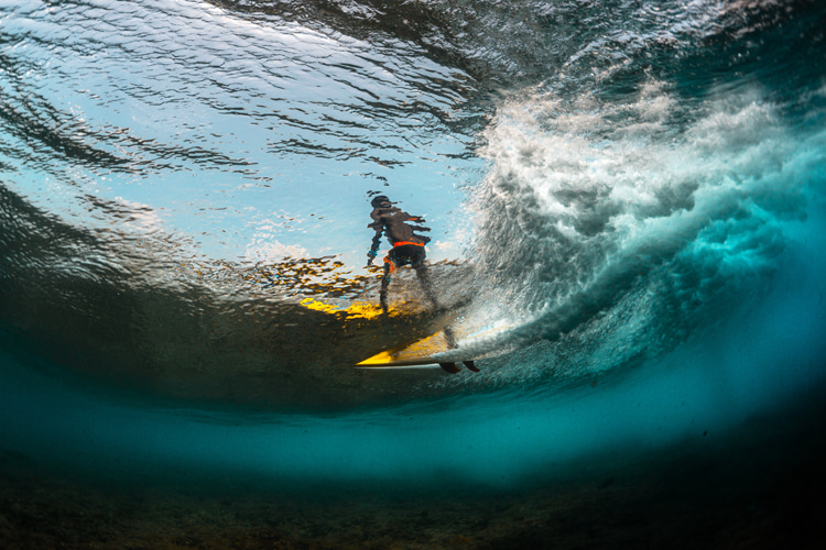 Underwater surf photography: observing Nature and the wave run their course | Photo: Shutterstock