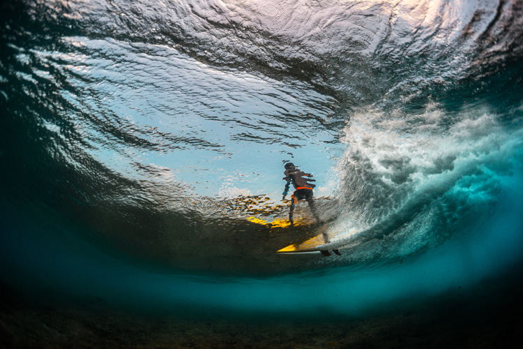 Tube: the ultimate surfer's goal | Photo: Shutterstock