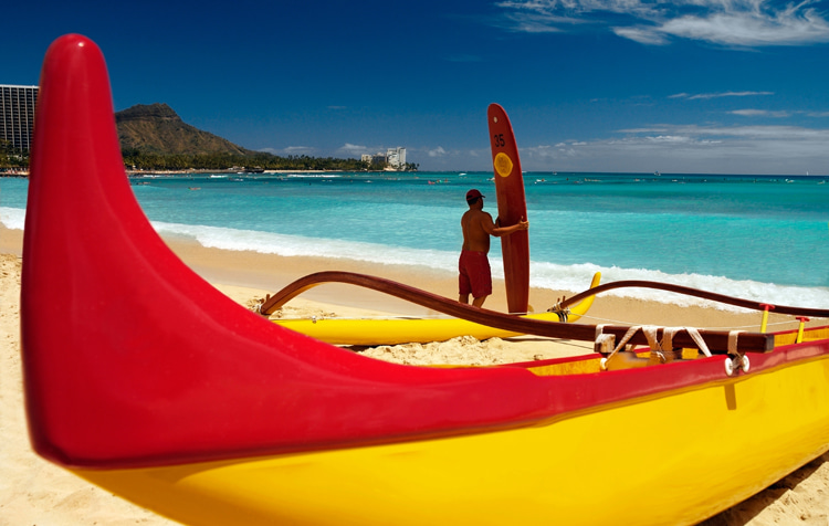 Waikiki: home of the famous Hawaiian outrigger canoes | Photo: Shutterstock
