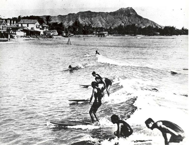 Waikiki, early 1900s: surfing was becoming Hawaii's favorite pastime | Photo: Starwood Hotels