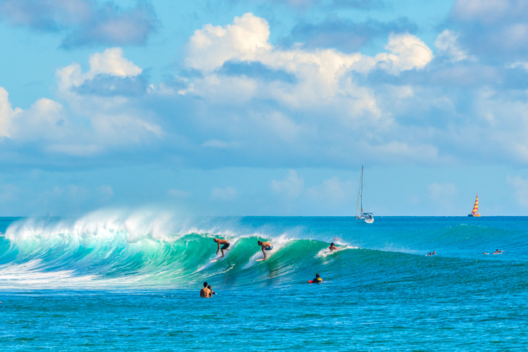 Waikiki, Oahu: there's always a perfect wave coming your way | Photo: Shutterstock