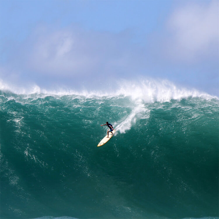 Waimea Bay: the spiritual home of Hawaiian big wave surfing | Photo: Noyle/WSL