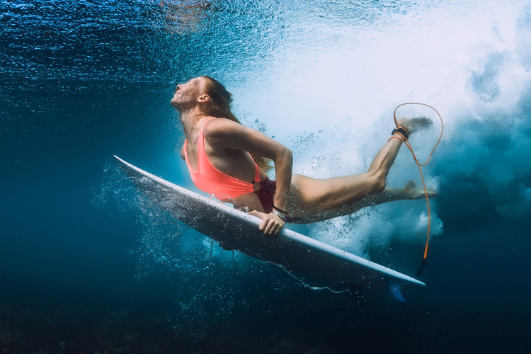 Surfing: get rid of the trapped water inside your ear easily | Photo: Shutterstock