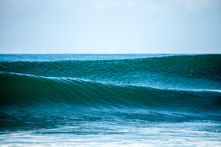 The impact of constructive and destructive interference in swell formation