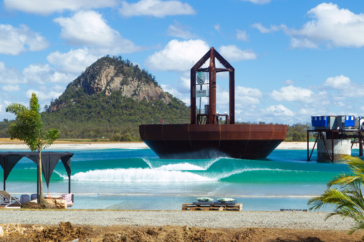 Wave pools: there are several types of technologies creating perfect artificial surf | Photo: Surf Lakes