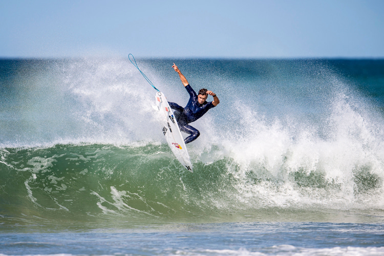 Wetsuits: back zip, chest zip, and zipperless wetsuits are the most popular entry systems | Photo: Red Bull