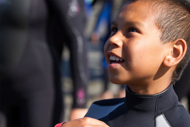 Wetsuit: donate your half-worn wetsuit and make underprivileged children happy | Photo: Warm Current