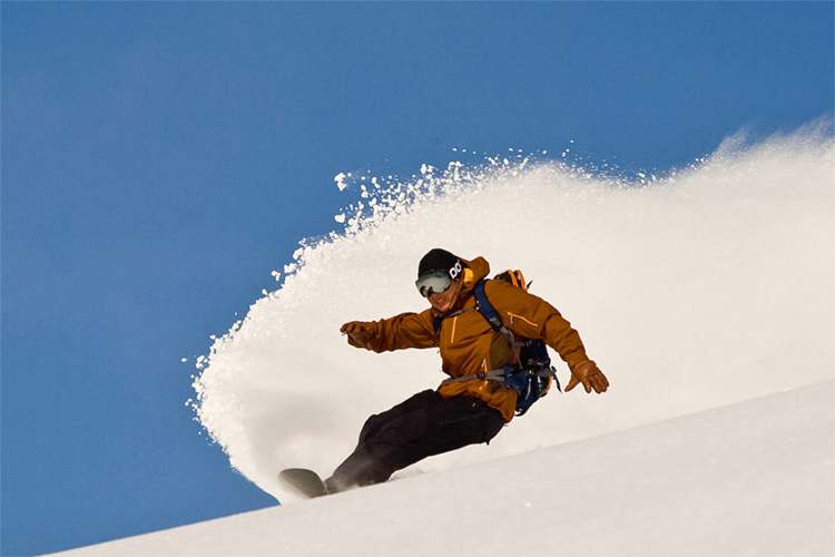 Snow surfing: it is not just surfing, and it is not just snowboarding | Photo: Patagonia