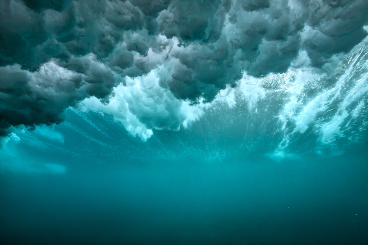 Ocean: a rollercoaster of waves and emotions | Photo: Shutterstock