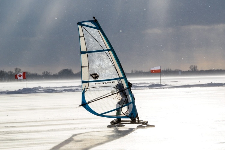 Ice windsurfing: colder than cold | Photo: WISSA