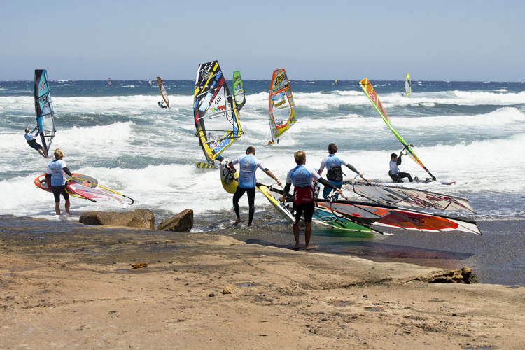 Windsurf beach start: the art of launching in shallow waters | Photo: Carter/PWA