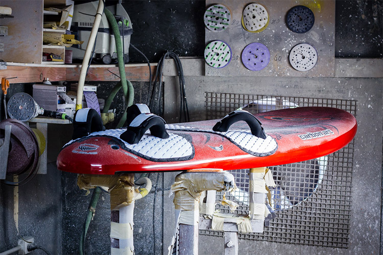 Windsurfing: learn how windsurf boards are made | Photo: Carbon Art