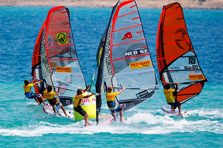 Pumping: a great way to increase speed in windsurfing | Photo: Carter/PWA