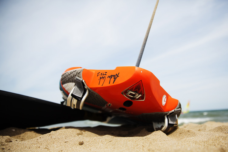 Fins: windsurfers can't sail without them | Photo: Carter/PWA