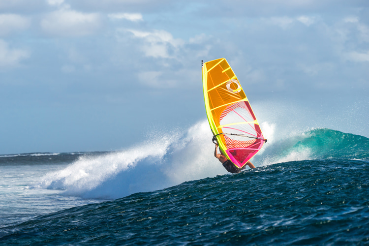 Windsurfing: plan your holidays before traveling | Photo: Shutterstock
