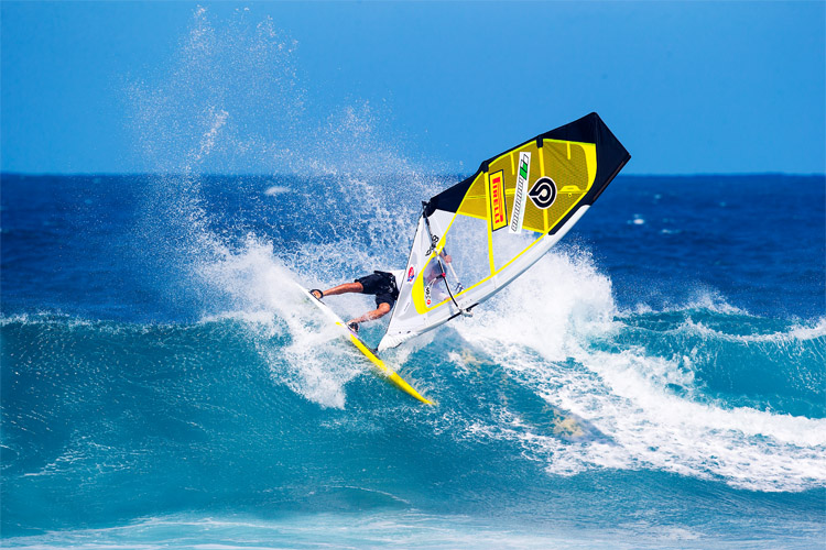 Wave sailing: one of the most exciting disciplines in windsurfing | Photo: Carter/PWA