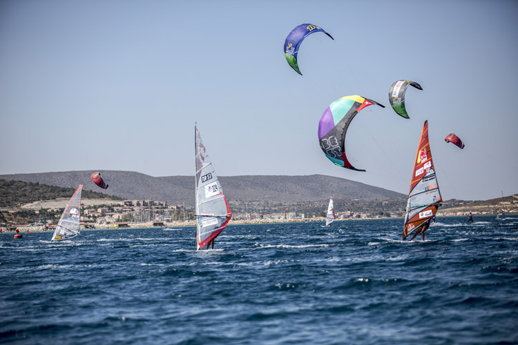 Windsurfers: they have priority over kiteboarders | Photo: Red Bull