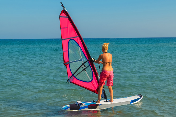 The static turn: spin the windsurf board around 180 degrees in a tight space | Photo: Shutterstock