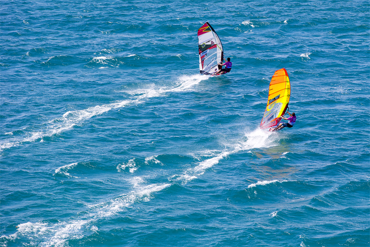 Windsurfing: at the no sail zone you can no longer sail upwind | Photo: Carter/PWA